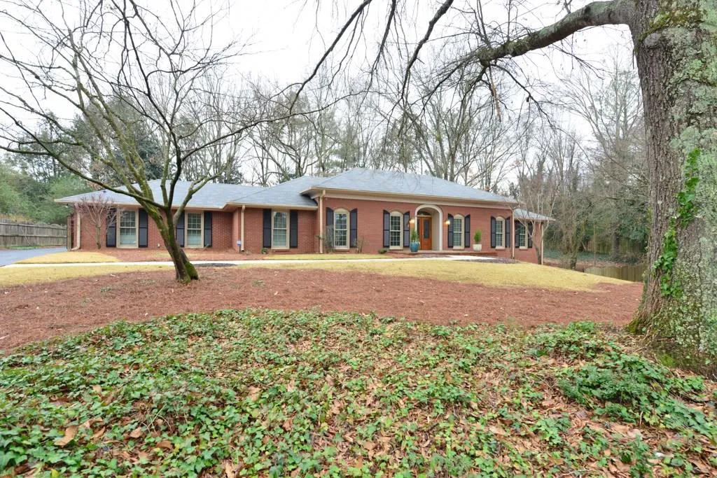 9710 Roberts Drive, Sandy Springs, Georgia 30350, 4 Bedrooms Bedrooms, ,2 BathroomsBathrooms,Residential,Sold,9710 Roberts Drive,5648918