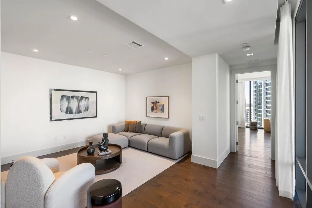 3107 Peachtree Road Ne Unit 1502, Atlanta, Georgia 30305, 3 Bedrooms Bedrooms, ,3 BathroomsBathrooms,Residential,For Sale,3107 Peachtree Road Ne Unit 1502,7627645