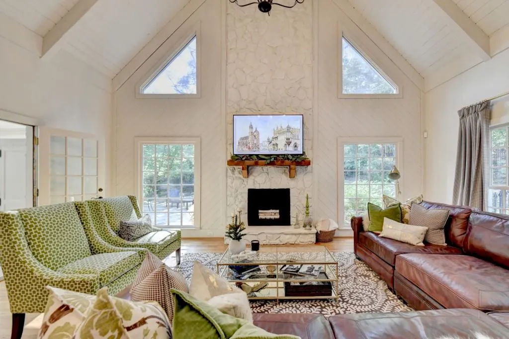 1580 Misty Oaks Drive, Sandy Springs, Georgia 30350, 4 Bedrooms Bedrooms, ,3 BathroomsBathrooms,Residential,Sold,1580 Misty Oaks Drive,7473254