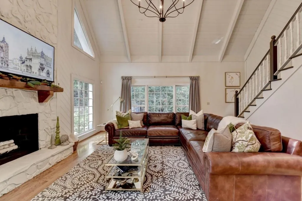 1580 Misty Oaks Drive, Sandy Springs, Georgia 30350, 4 Bedrooms Bedrooms, ,3 BathroomsBathrooms,Residential,Sold,1580 Misty Oaks Drive,7473254