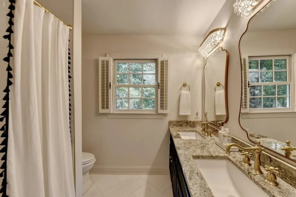 1580 Misty Oaks Drive, Sandy Springs, Georgia 30350, 4 Bedrooms Bedrooms, ,3 BathroomsBathrooms,Residential,Sold,1580 Misty Oaks Drive,7473254