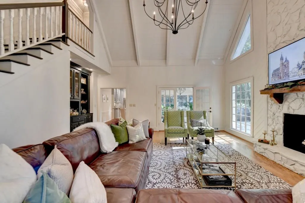 1580 Misty Oaks Drive, Sandy Springs, Georgia 30350, 4 Bedrooms Bedrooms, ,3 BathroomsBathrooms,Residential,Sold,1580 Misty Oaks Drive,7473254