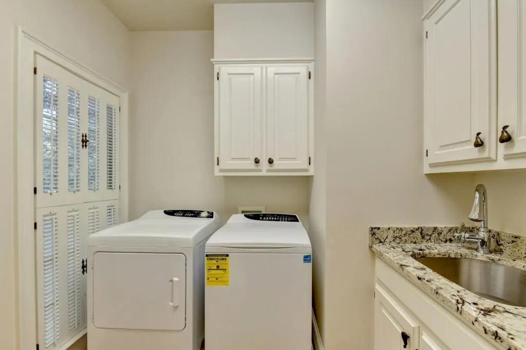 1580 Misty Oaks Drive, Sandy Springs, Georgia 30350, 4 Bedrooms Bedrooms, ,3 BathroomsBathrooms,Residential,Sold,1580 Misty Oaks Drive,7473254