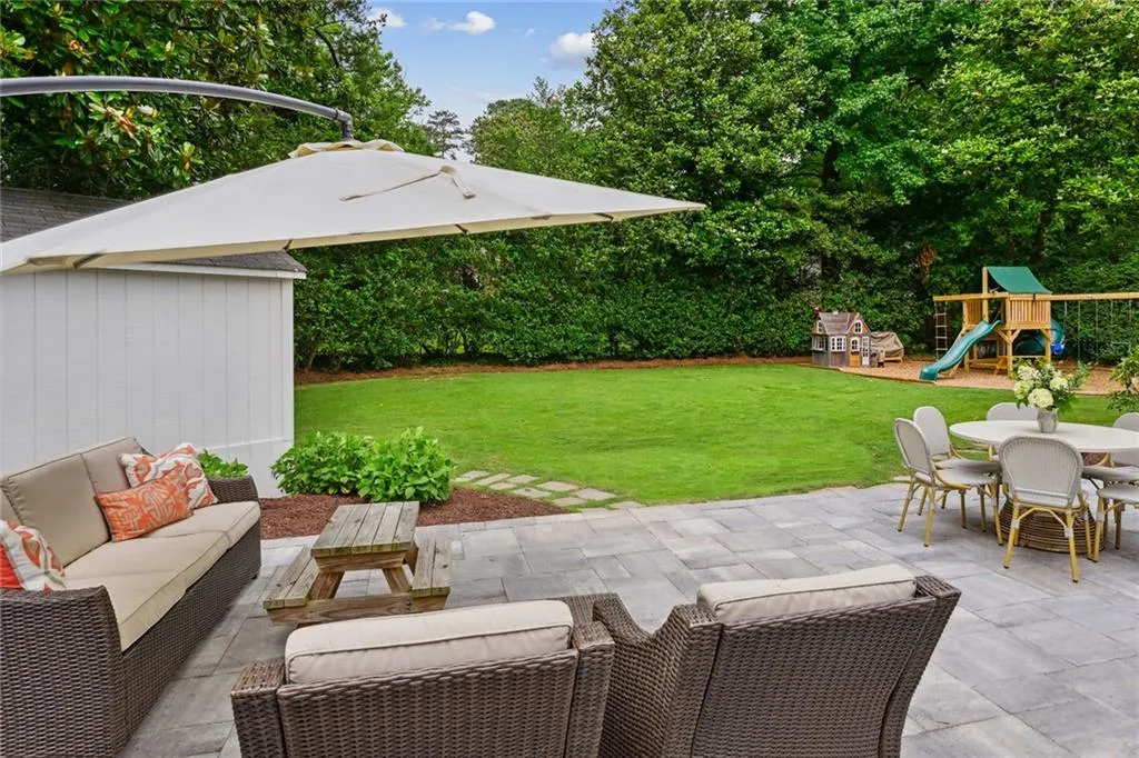 450 Old Creek Road, Atlanta, Georgia 30342, 3 Bedrooms Bedrooms, ,2 BathroomsBathrooms,Residential,Sold,450 Old Creek Road,7226006