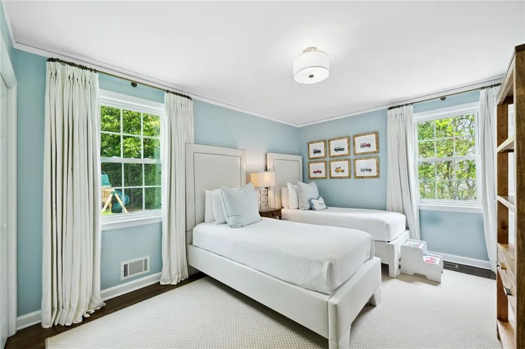 450 Old Creek Road, Atlanta, Georgia 30342, 3 Bedrooms Bedrooms, ,2 BathroomsBathrooms,Residential,Sold,450 Old Creek Road,7226006