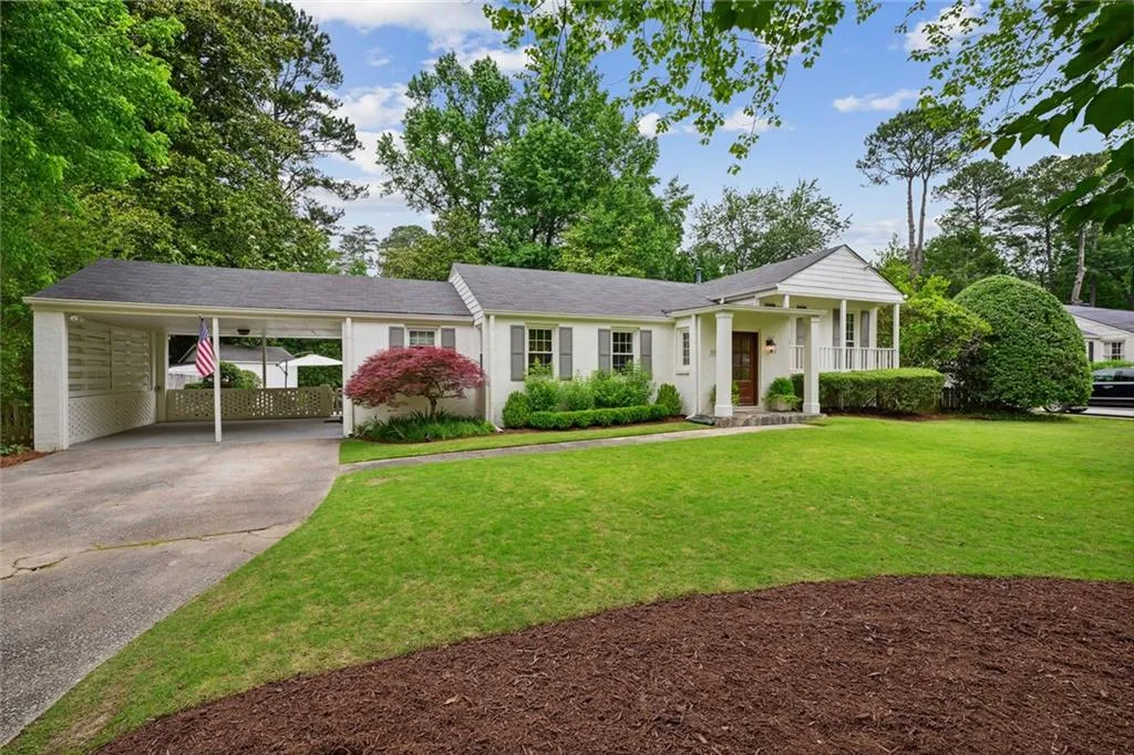 450 Old Creek Road, Atlanta, Georgia 30342, 3 Bedrooms Bedrooms, ,2 BathroomsBathrooms,Residential,Sold,450 Old Creek Road,7226006