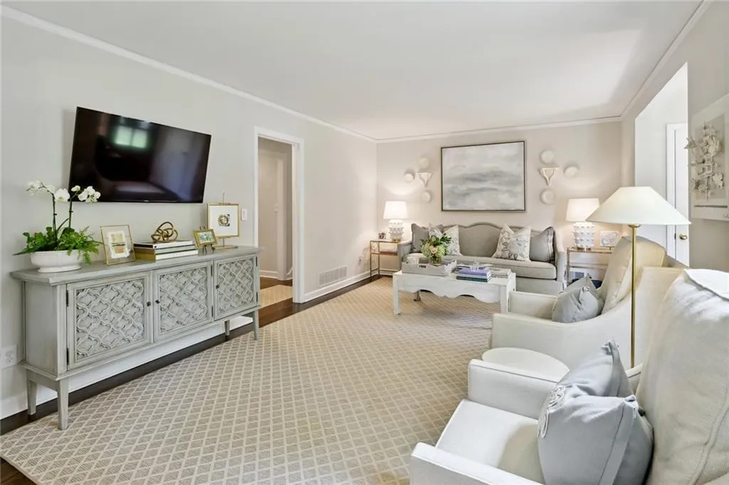 450 Old Creek Road, Atlanta, Georgia 30342, 3 Bedrooms Bedrooms, ,2 BathroomsBathrooms,Residential,Sold,450 Old Creek Road,7226006