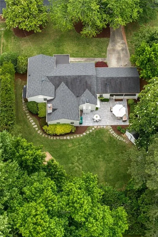 450 Old Creek Road, Atlanta, Georgia 30342, 3 Bedrooms Bedrooms, ,2 BathroomsBathrooms,Residential,Sold,450 Old Creek Road,7226006