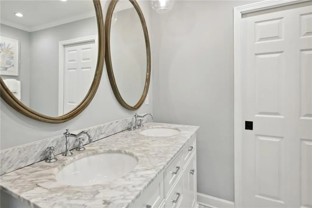 450 Old Creek Road, Atlanta, Georgia 30342, 3 Bedrooms Bedrooms, ,2 BathroomsBathrooms,Residential,Sold,450 Old Creek Road,7226006