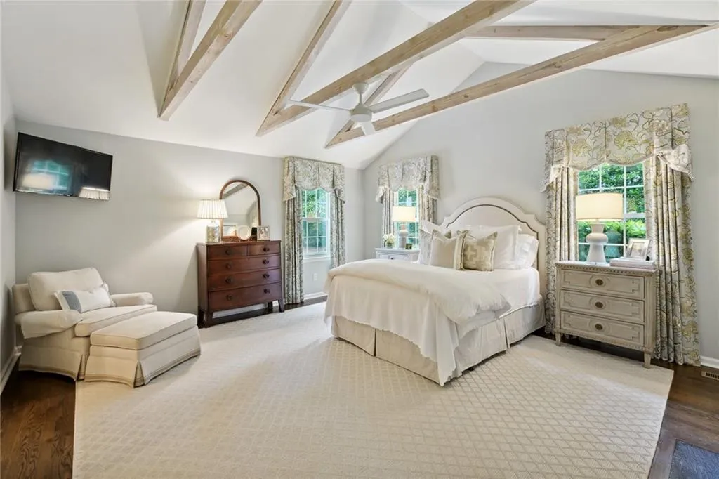 450 Old Creek Road, Atlanta, Georgia 30342, 3 Bedrooms Bedrooms, ,2 BathroomsBathrooms,Residential,Sold,450 Old Creek Road,7226006