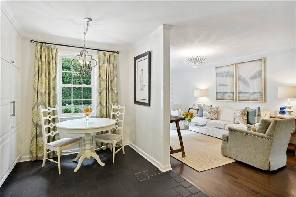 450 Old Creek Road, Atlanta, Georgia 30342, 3 Bedrooms Bedrooms, ,2 BathroomsBathrooms,Residential,Sold,450 Old Creek Road,7226006