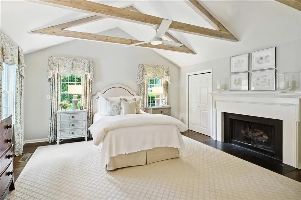 450 Old Creek Road, Atlanta, Georgia 30342, 3 Bedrooms Bedrooms, ,2 BathroomsBathrooms,Residential,Sold,450 Old Creek Road,7226006