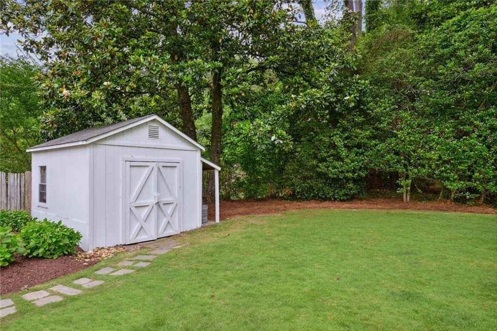 450 Old Creek Road, Atlanta, Georgia 30342, 3 Bedrooms Bedrooms, ,2 BathroomsBathrooms,Residential,Sold,450 Old Creek Road,7226006