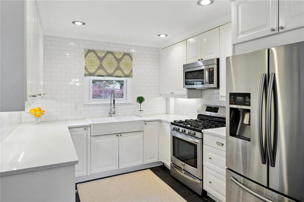 450 Old Creek Road, Atlanta, Georgia 30342, 3 Bedrooms Bedrooms, ,2 BathroomsBathrooms,Residential,Sold,450 Old Creek Road,7226006