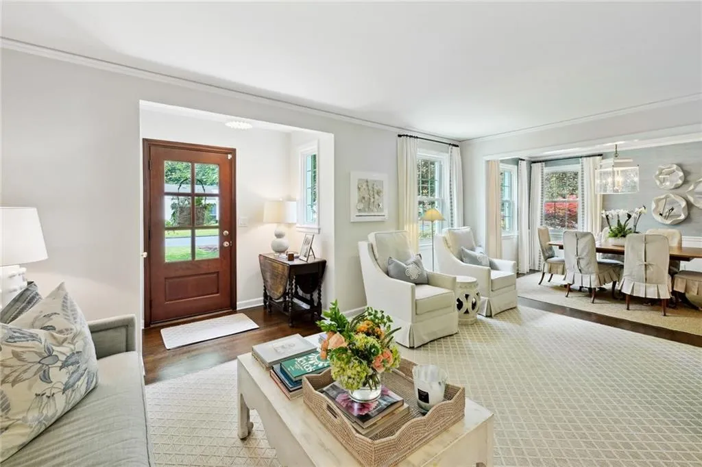 450 Old Creek Road, Atlanta, Georgia 30342, 3 Bedrooms Bedrooms, ,2 BathroomsBathrooms,Residential,Sold,450 Old Creek Road,7226006