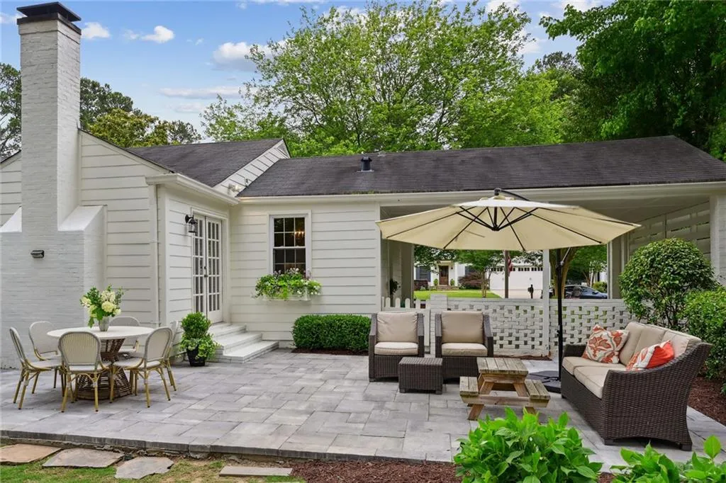 450 Old Creek Road, Atlanta, Georgia 30342, 3 Bedrooms Bedrooms, ,2 BathroomsBathrooms,Residential,Sold,450 Old Creek Road,7226006