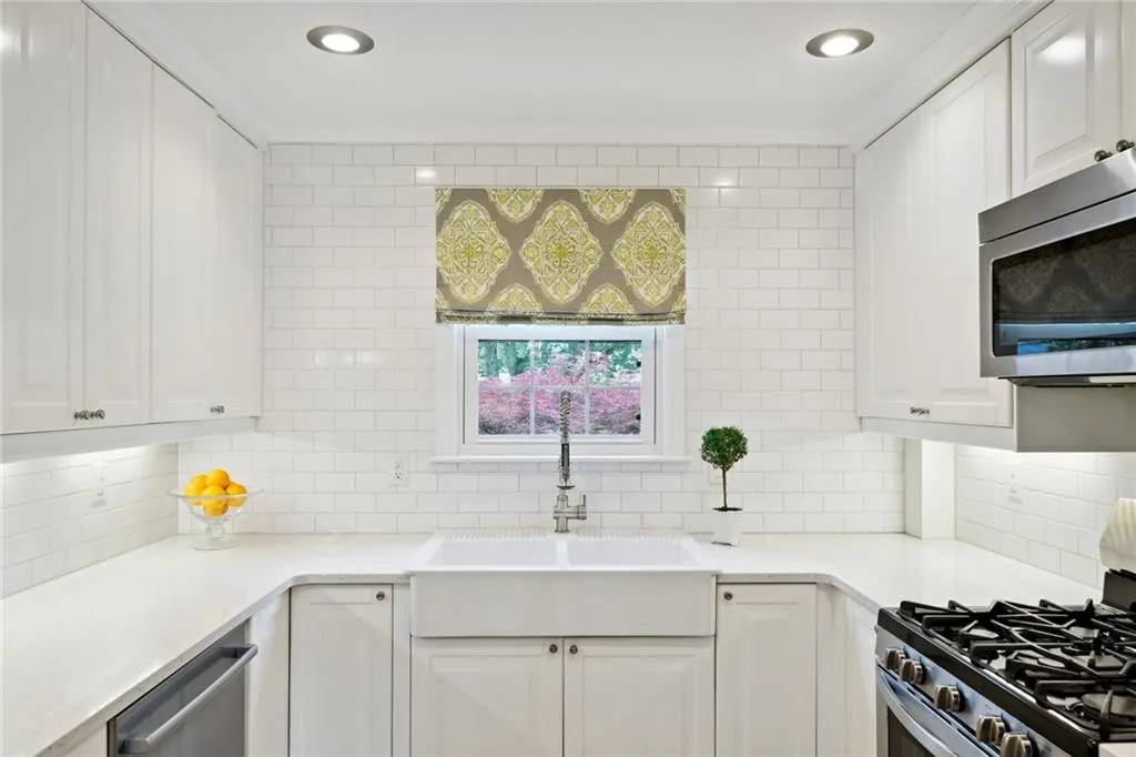 450 Old Creek Road, Atlanta, Georgia 30342, 3 Bedrooms Bedrooms, ,2 BathroomsBathrooms,Residential,Sold,450 Old Creek Road,7226006