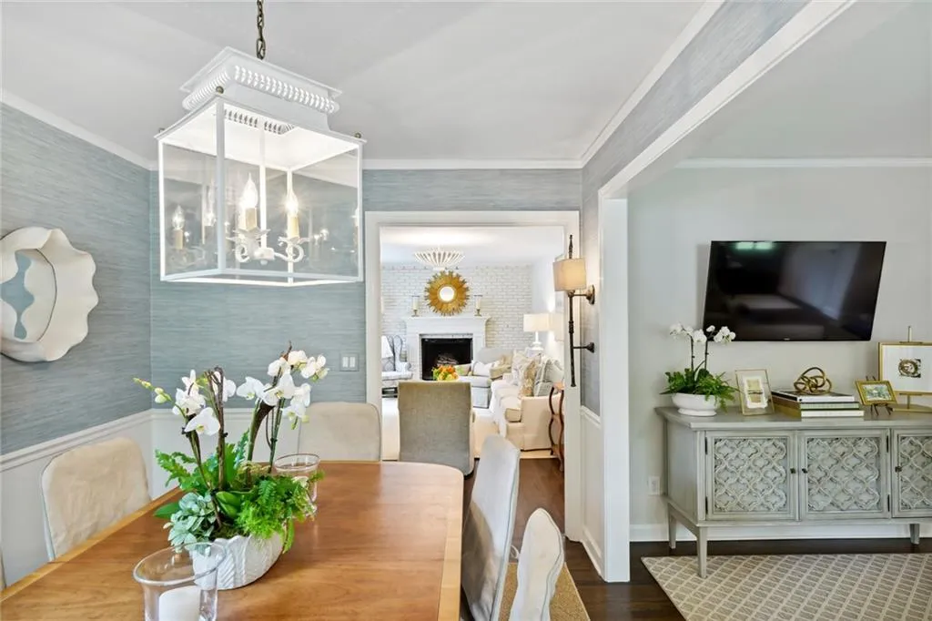 450 Old Creek Road, Atlanta, Georgia 30342, 3 Bedrooms Bedrooms, ,2 BathroomsBathrooms,Residential,Sold,450 Old Creek Road,7226006