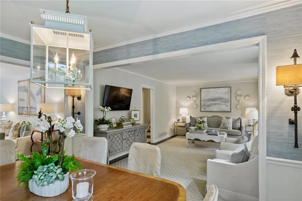 450 Old Creek Road, Atlanta, Georgia 30342, 3 Bedrooms Bedrooms, ,2 BathroomsBathrooms,Residential,Sold,450 Old Creek Road,7226006