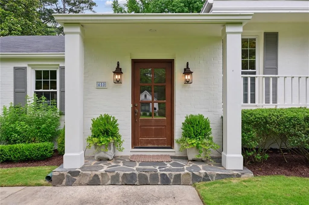 450 Old Creek Road, Atlanta, Georgia 30342, 3 Bedrooms Bedrooms, ,2 BathroomsBathrooms,Residential,Sold,450 Old Creek Road,7226006