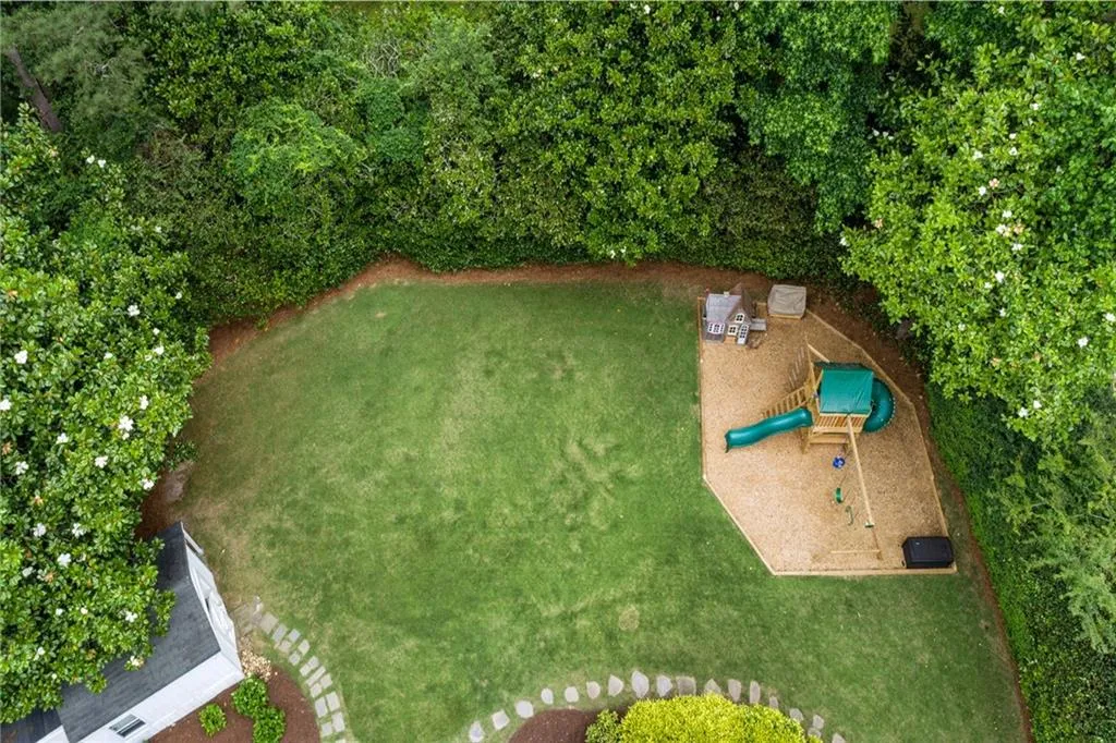 450 Old Creek Road, Atlanta, Georgia 30342, 3 Bedrooms Bedrooms, ,2 BathroomsBathrooms,Residential,Sold,450 Old Creek Road,7226006