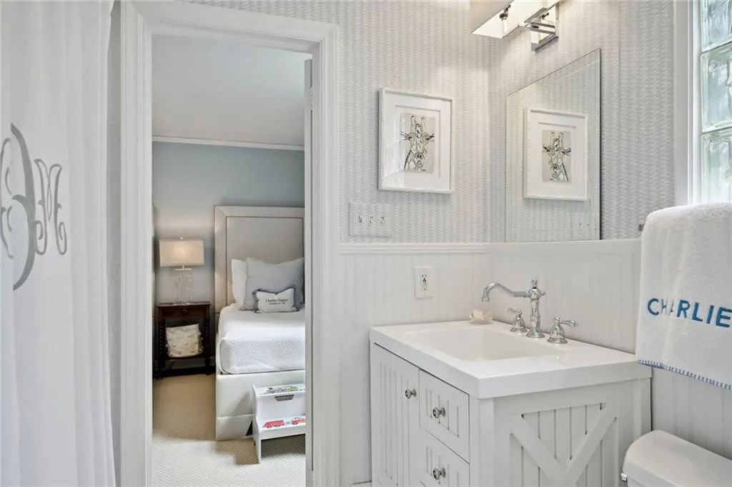 450 Old Creek Road, Atlanta, Georgia 30342, 3 Bedrooms Bedrooms, ,2 BathroomsBathrooms,Residential,Sold,450 Old Creek Road,7226006