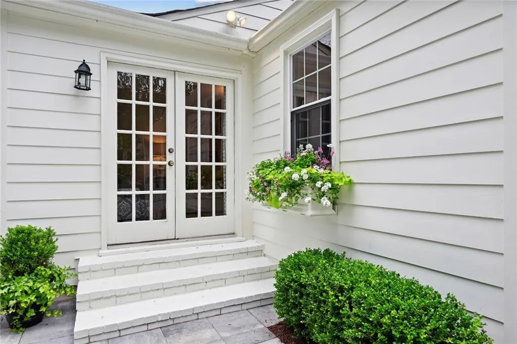 450 Old Creek Road, Atlanta, Georgia 30342, 3 Bedrooms Bedrooms, ,2 BathroomsBathrooms,Residential,Sold,450 Old Creek Road,7226006