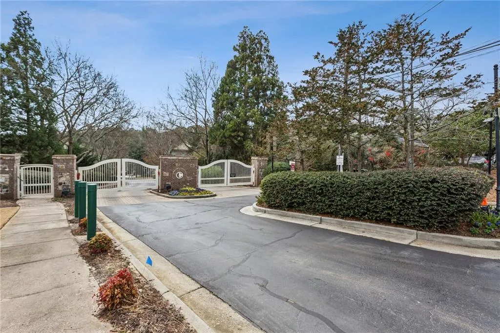 1972 Cobblestone Circle Ne, Brookhaven, Georgia 30319, 3 Bedrooms Bedrooms, 0 ,3 BathroomsBathrooms,Residential,For Sale,1972 Cobblestone Circle Ne,7849972