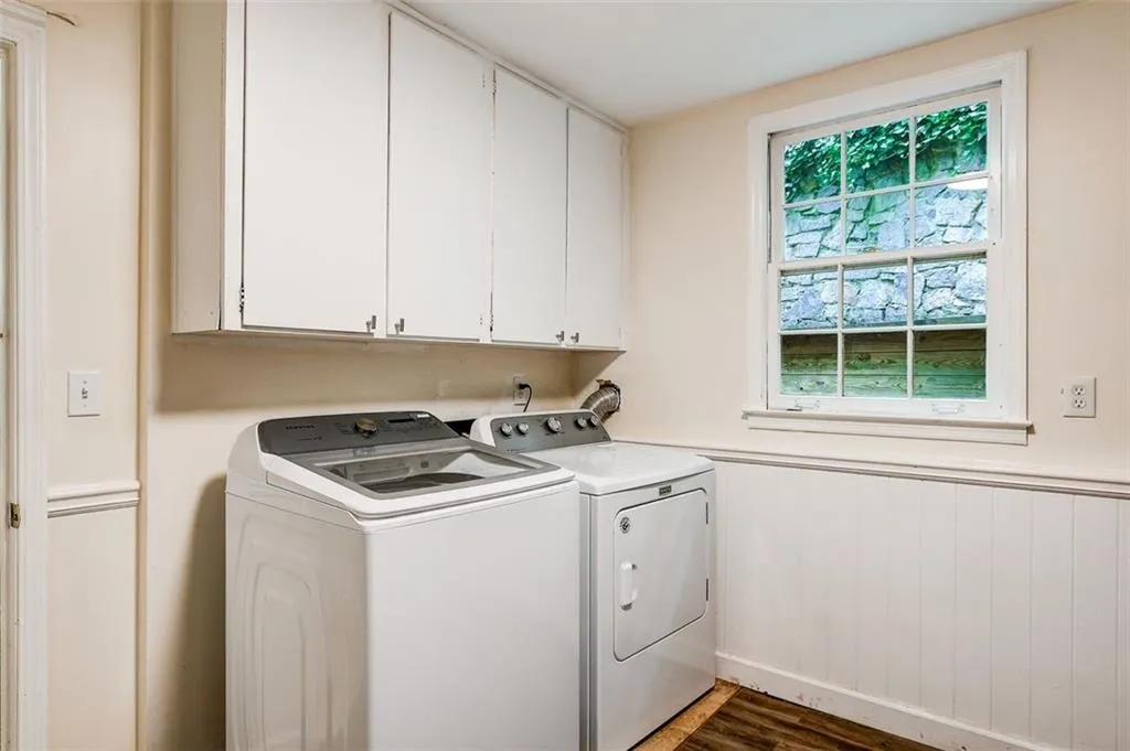 905 Edgewater Trail, Sandy Springs, Georgia 30328, 5 Bedrooms Bedrooms, ,4 BathroomsBathrooms,Residential,Sold,905 Edgewater Trail,7227748