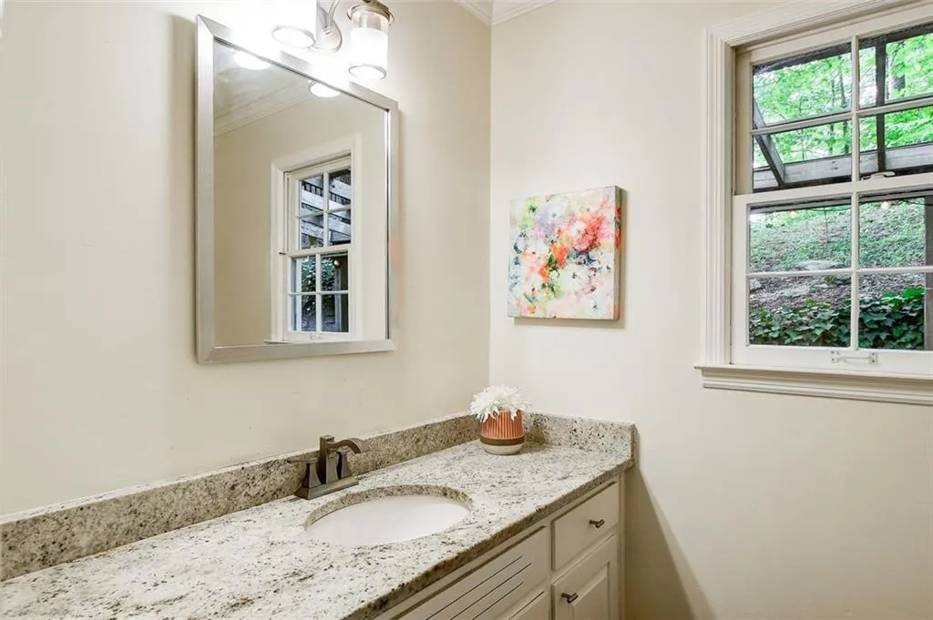 905 Edgewater Trail, Sandy Springs, Georgia 30328, 5 Bedrooms Bedrooms, ,4 BathroomsBathrooms,Residential,Sold,905 Edgewater Trail,7227748