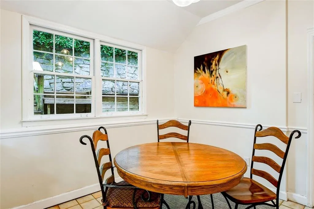 905 Edgewater Trail, Sandy Springs, Georgia 30328, 5 Bedrooms Bedrooms, ,4 BathroomsBathrooms,Residential,Sold,905 Edgewater Trail,7227748