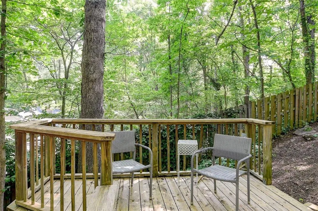 905 Edgewater Trail, Sandy Springs, Georgia 30328, 5 Bedrooms Bedrooms, ,4 BathroomsBathrooms,Residential,Sold,905 Edgewater Trail,7227748