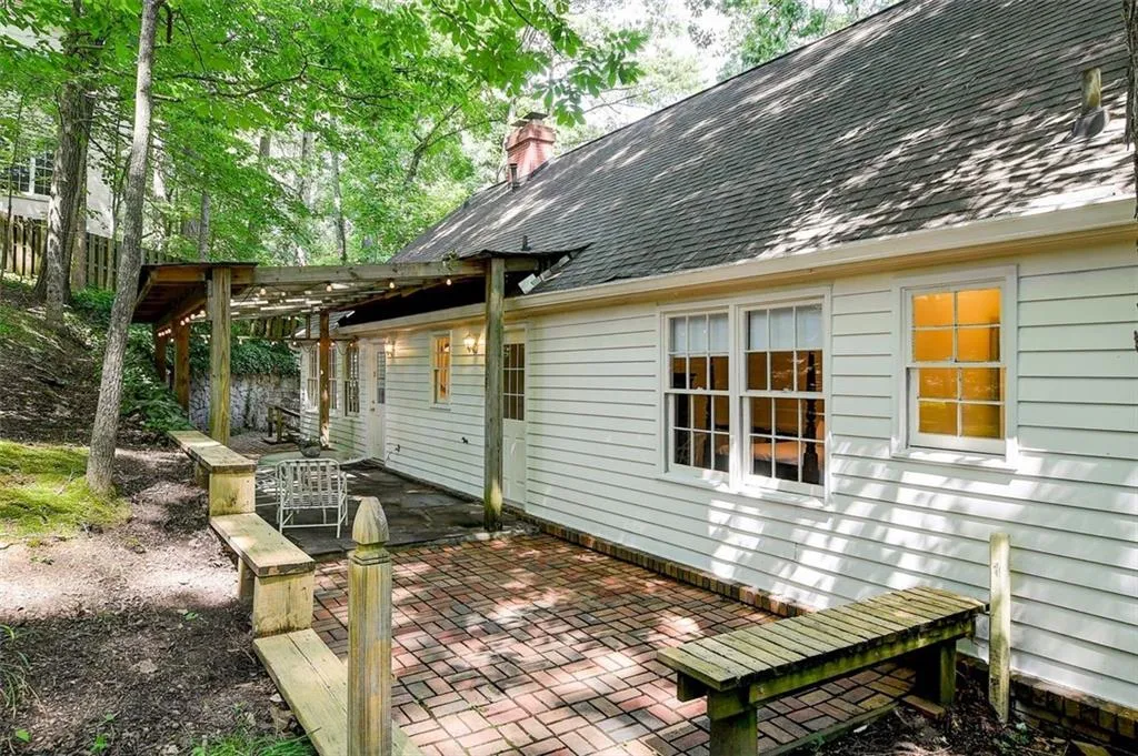 905 Edgewater Trail, Sandy Springs, Georgia 30328, 5 Bedrooms Bedrooms, ,4 BathroomsBathrooms,Residential,Sold,905 Edgewater Trail,7227748