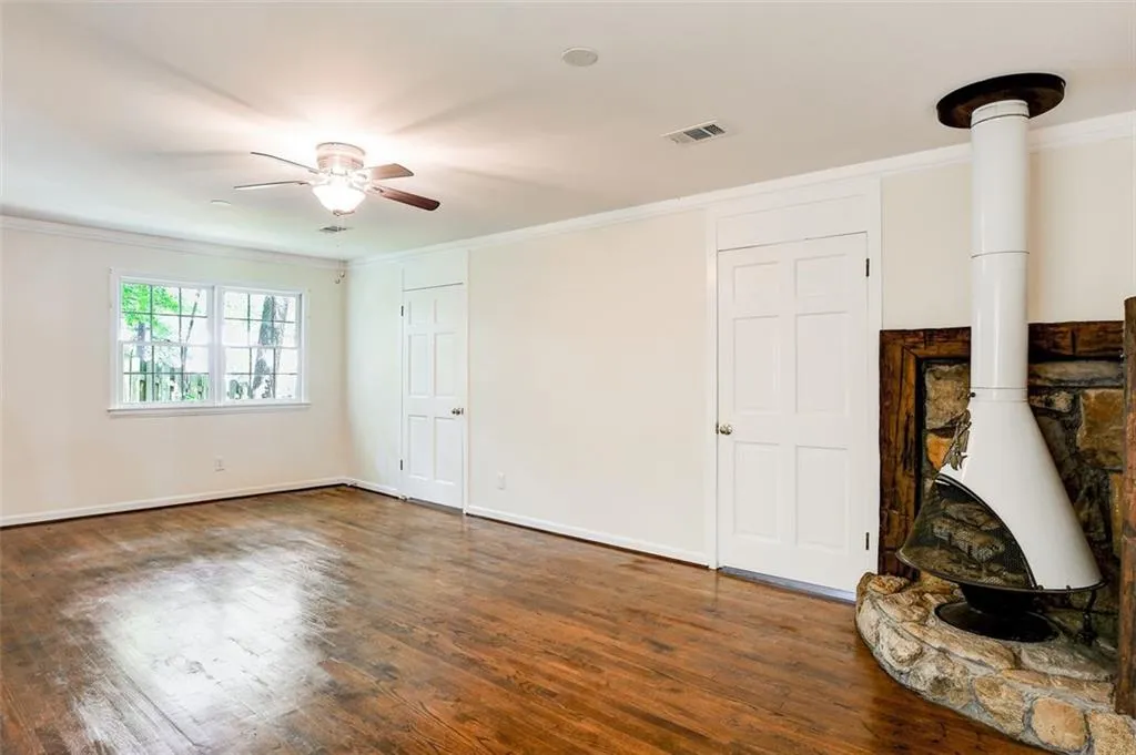 905 Edgewater Trail, Sandy Springs, Georgia 30328, 5 Bedrooms Bedrooms, ,4 BathroomsBathrooms,Residential,Sold,905 Edgewater Trail,7227748