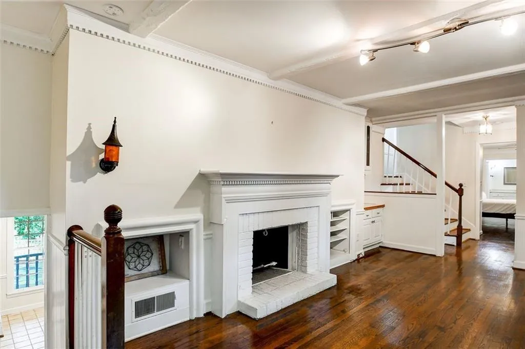 905 Edgewater Trail, Sandy Springs, Georgia 30328, 5 Bedrooms Bedrooms, ,4 BathroomsBathrooms,Residential,Sold,905 Edgewater Trail,7227748