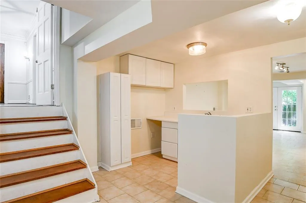 905 Edgewater Trail, Sandy Springs, Georgia 30328, 5 Bedrooms Bedrooms, ,4 BathroomsBathrooms,Residential,Sold,905 Edgewater Trail,7227748