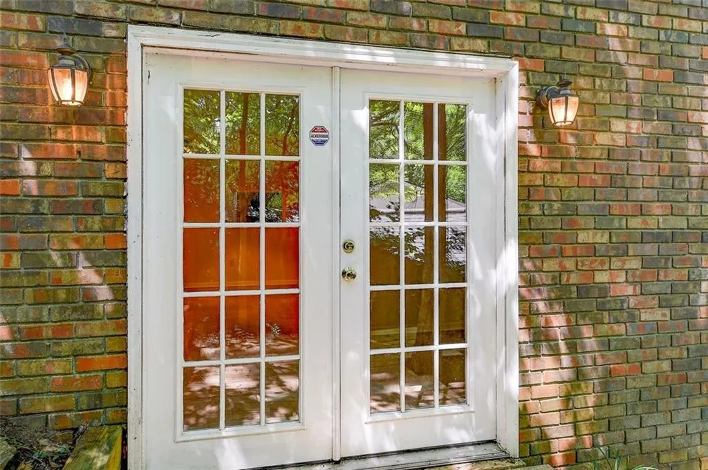 905 Edgewater Trail, Sandy Springs, Georgia 30328, 5 Bedrooms Bedrooms, ,4 BathroomsBathrooms,Residential,Sold,905 Edgewater Trail,7227748