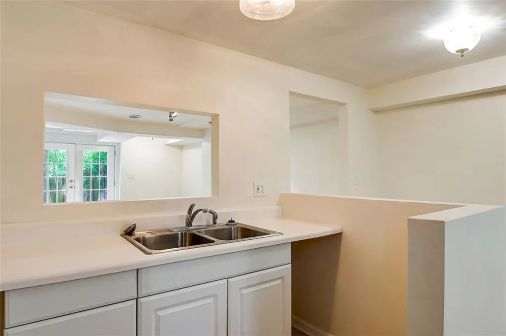 905 Edgewater Trail, Sandy Springs, Georgia 30328, 5 Bedrooms Bedrooms, ,4 BathroomsBathrooms,Residential,Sold,905 Edgewater Trail,7227748