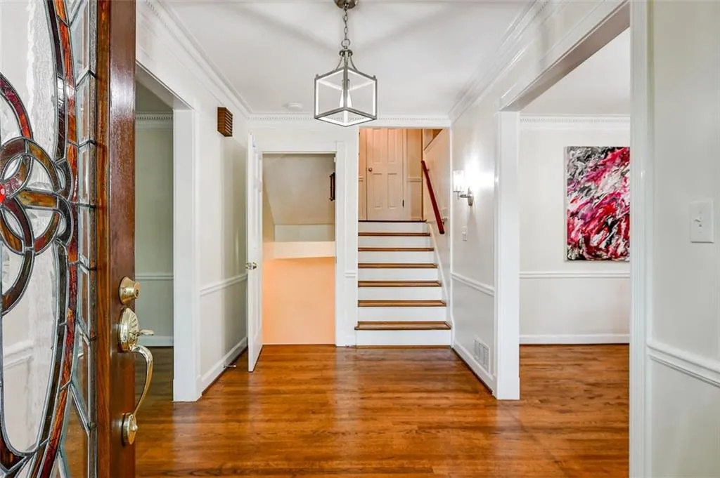 905 Edgewater Trail, Sandy Springs, Georgia 30328, 5 Bedrooms Bedrooms, ,4 BathroomsBathrooms,Residential,Sold,905 Edgewater Trail,7227748