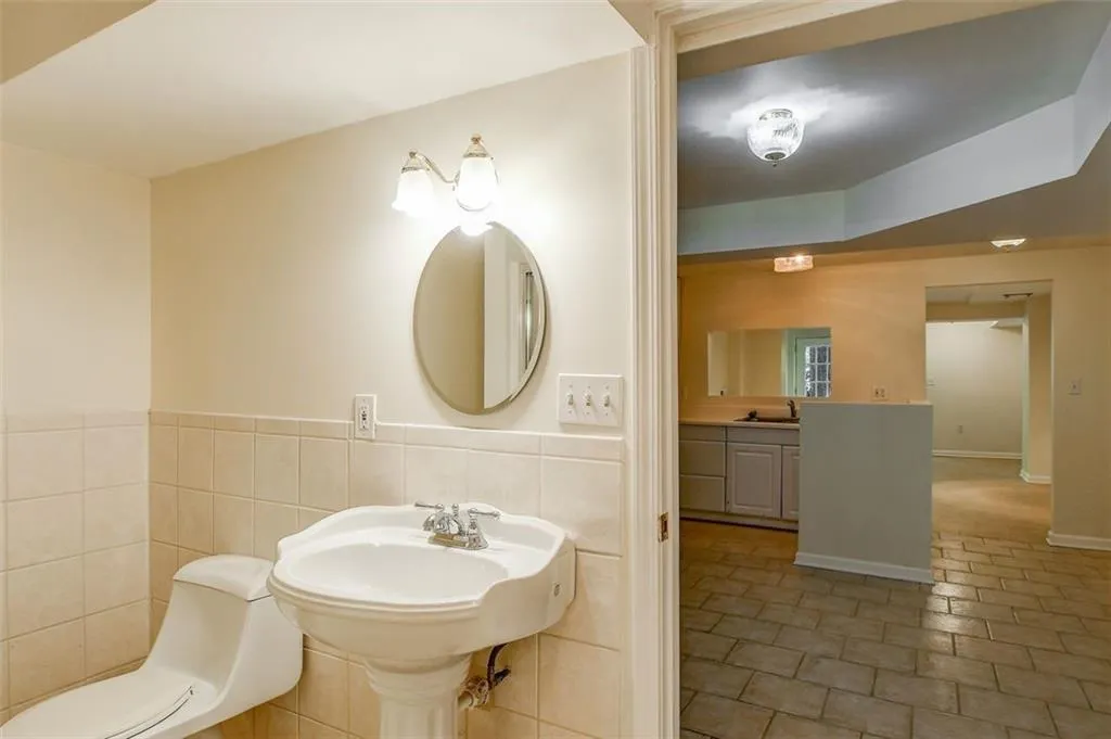 905 Edgewater Trail, Sandy Springs, Georgia 30328, 5 Bedrooms Bedrooms, ,4 BathroomsBathrooms,Residential,Sold,905 Edgewater Trail,7227748