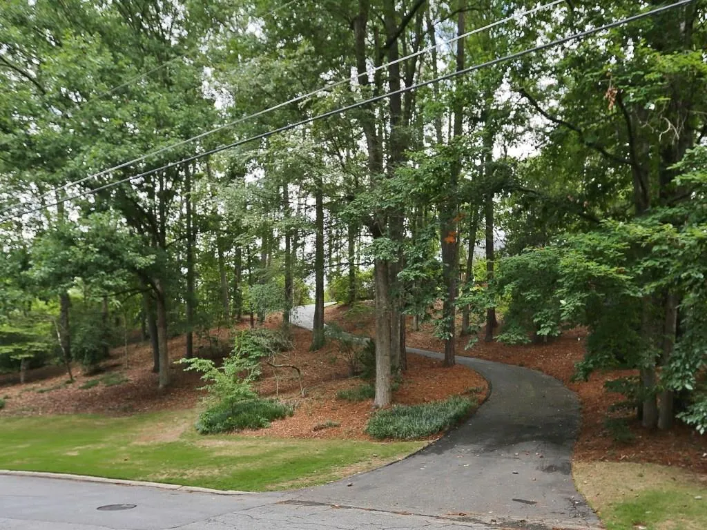825 N Island Drive, Sandy Springs, Georgia 30327, 5 Bedrooms Bedrooms, ,3 BathroomsBathrooms,Residential,Sold,825 N Island Drive,5733180