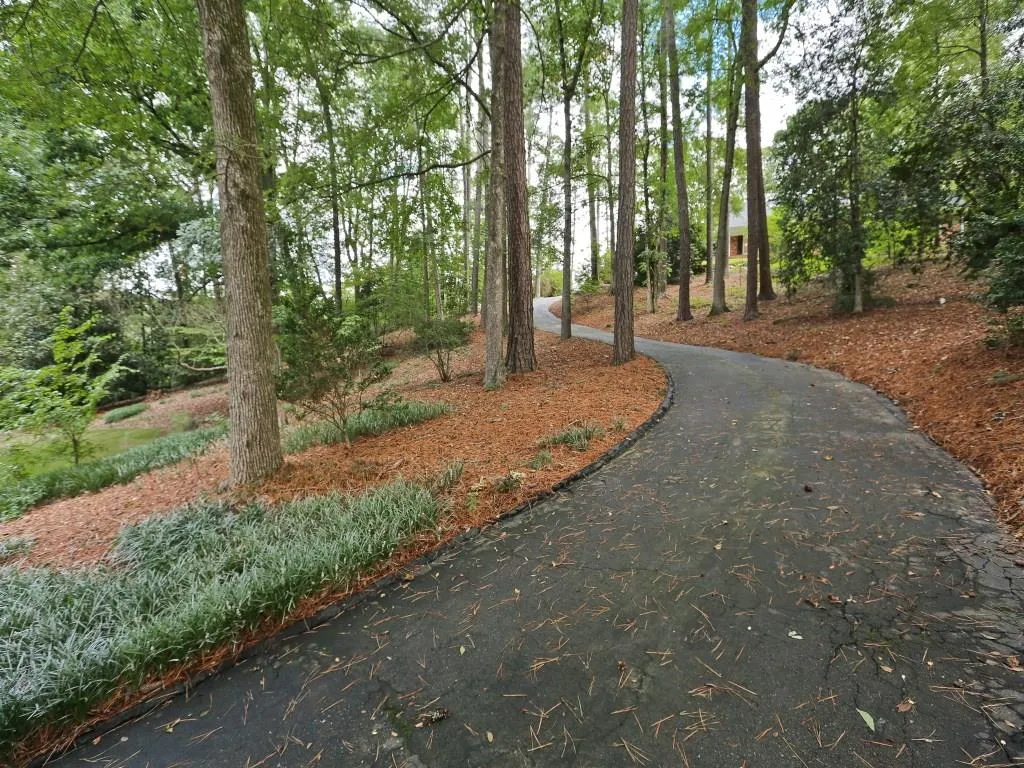 825 N Island Drive, Sandy Springs, Georgia 30327, 5 Bedrooms Bedrooms, ,3 BathroomsBathrooms,Residential,Sold,825 N Island Drive,5733180