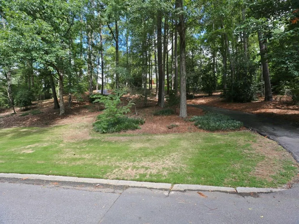 825 N Island Drive, Sandy Springs, Georgia 30327, 5 Bedrooms Bedrooms, ,3 BathroomsBathrooms,Residential,Sold,825 N Island Drive,5733180