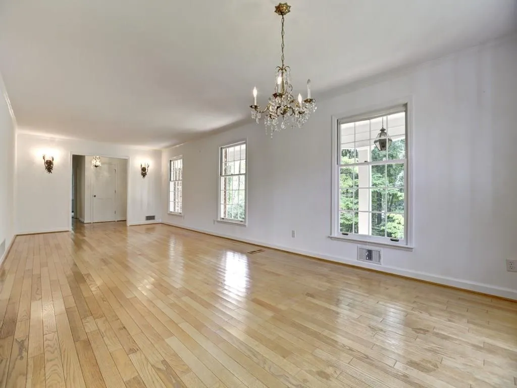 825 N Island Drive, Sandy Springs, Georgia 30327, 5 Bedrooms Bedrooms, ,3 BathroomsBathrooms,Residential,Sold,825 N Island Drive,5733180