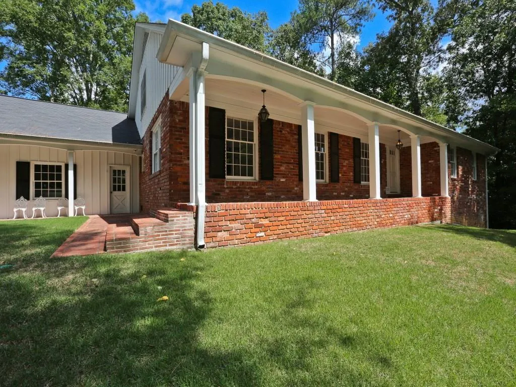 825 N Island Drive, Sandy Springs, Georgia 30327, 5 Bedrooms Bedrooms, ,3 BathroomsBathrooms,Residential,Sold,825 N Island Drive,5733180
