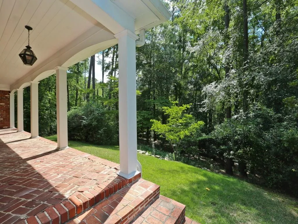 825 N Island Drive, Sandy Springs, Georgia 30327, 5 Bedrooms Bedrooms, ,3 BathroomsBathrooms,Residential,Sold,825 N Island Drive,5733180