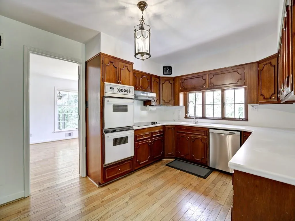 825 N Island Drive, Sandy Springs, Georgia 30327, 5 Bedrooms Bedrooms, ,3 BathroomsBathrooms,Residential,Sold,825 N Island Drive,5733180