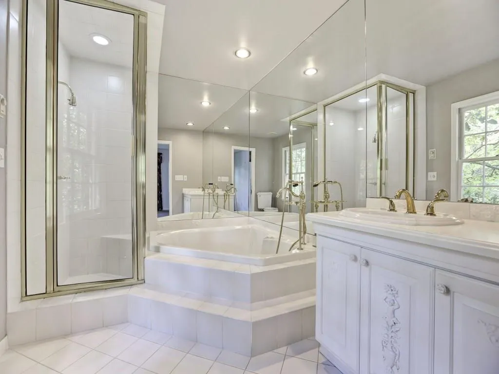 825 N Island Drive, Sandy Springs, Georgia 30327, 5 Bedrooms Bedrooms, ,3 BathroomsBathrooms,Residential,Sold,825 N Island Drive,5733180