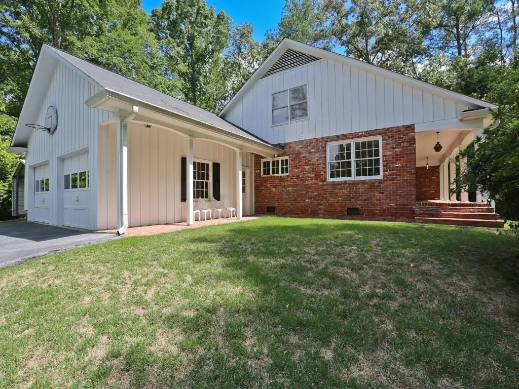 825 N Island Drive, Sandy Springs, Georgia 30327, 5 Bedrooms Bedrooms, ,3 BathroomsBathrooms,Residential,Sold,825 N Island Drive,5733180