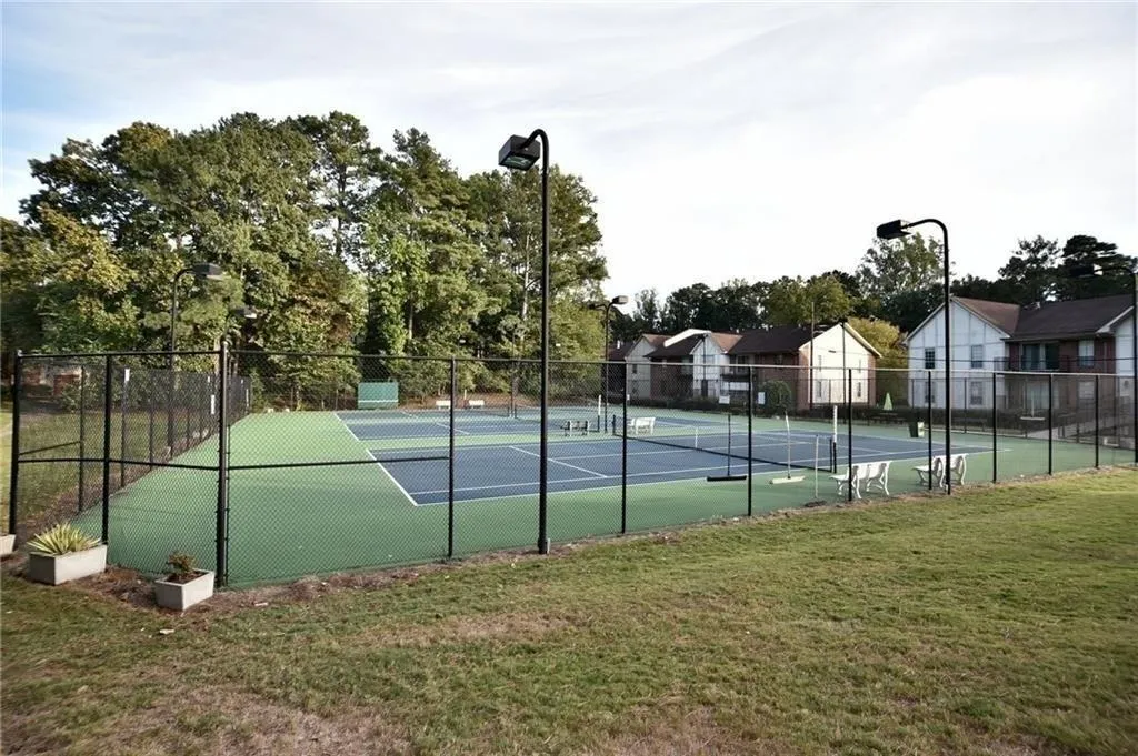 6851 Roswell Road Unit E9, Sandy Springs, Georgia 30328, 3 Bedrooms Bedrooms, ,2 BathroomsBathrooms,Residential,Sold,6851 Roswell Road Unit E9,6117730